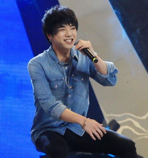 吃瓜的华晨宇,吃瓜群众的狂欢盛宴 第2张 吃瓜的华晨宇,吃瓜群众的狂欢盛宴 第2张